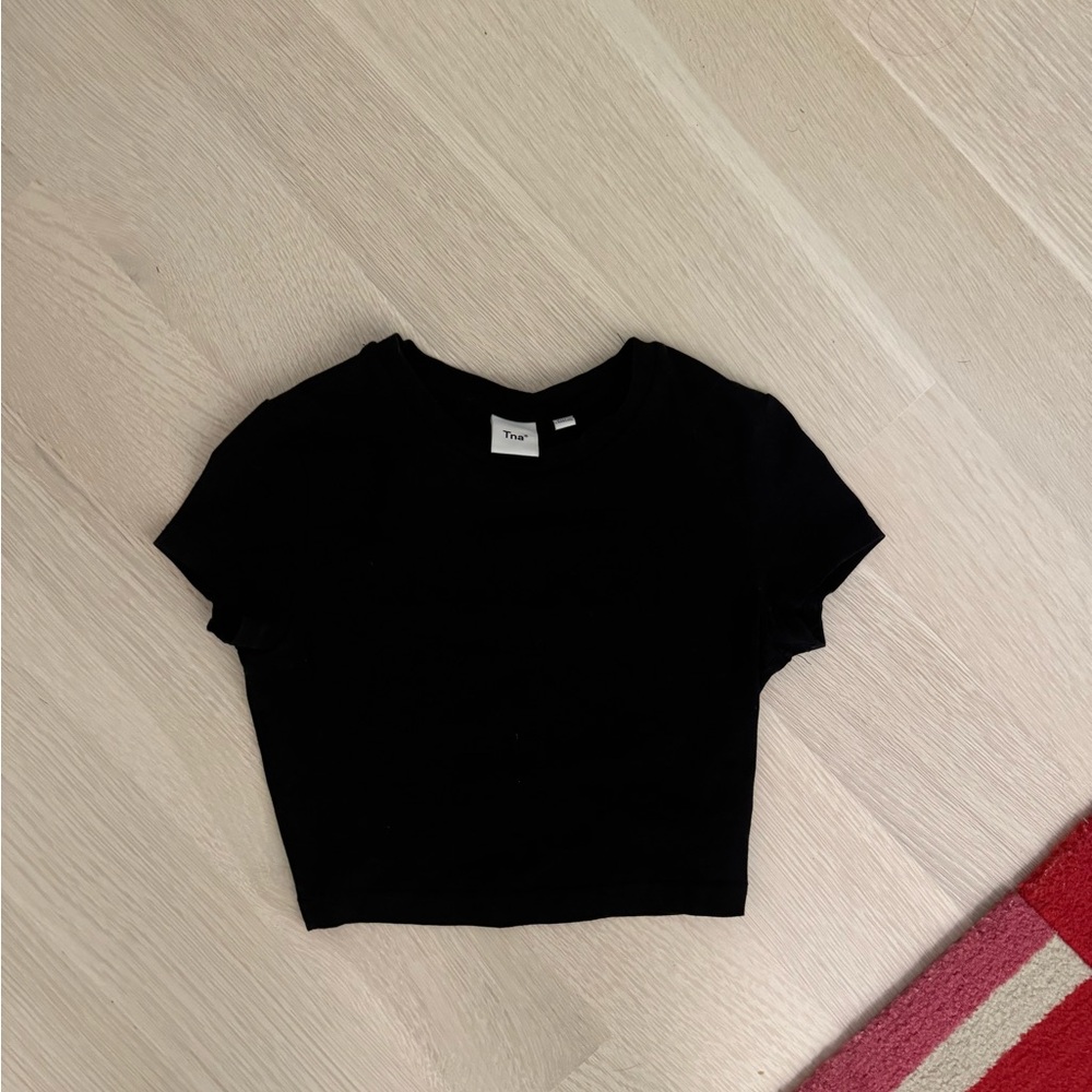 Aritzia TNA black t-shirt